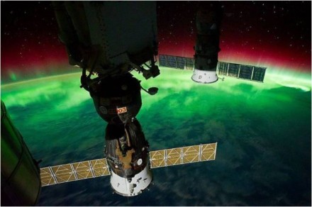 "Nosso 'Planeta Azul' incrível! Testemunhar a Aurora Boreal da Estação Espacial é uma mudança de vida"
