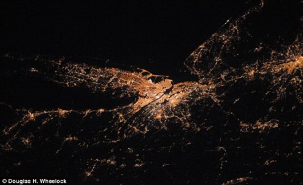 The Big Apple: as luzes de Manhattan brilham fortemente na noite do espaço